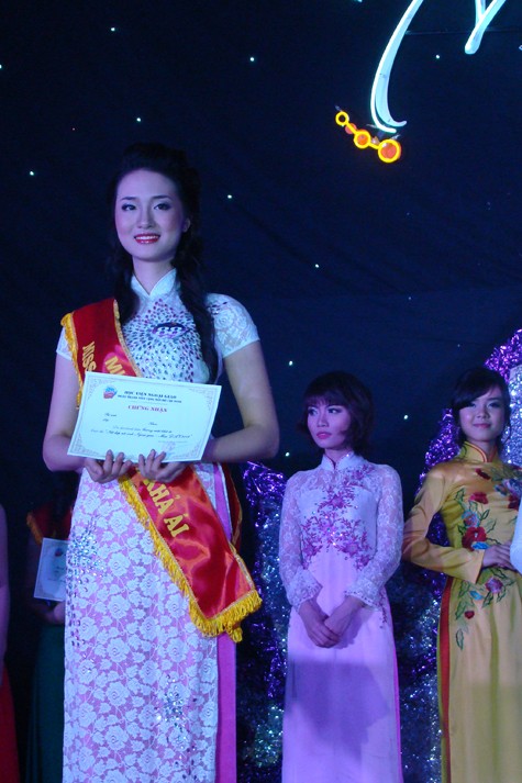 Miss Khả ái được trao cho SBD 88 Chử Hoàng Anh